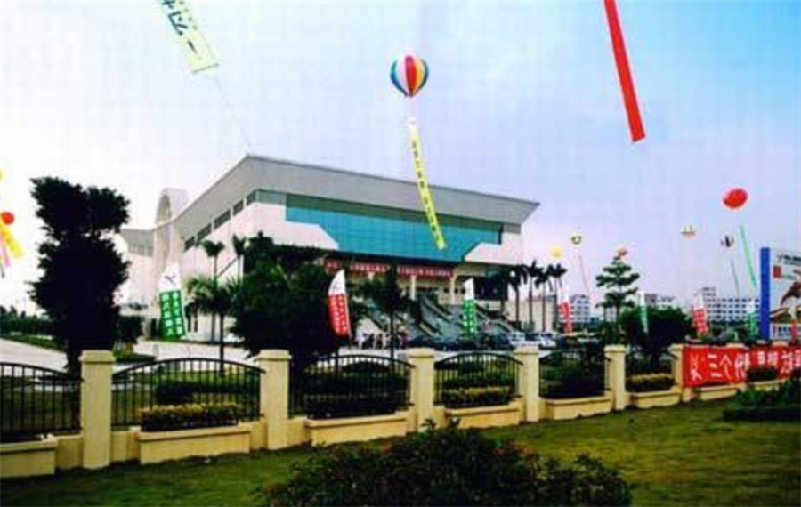 大朗体育馆看台座椅升级翻新